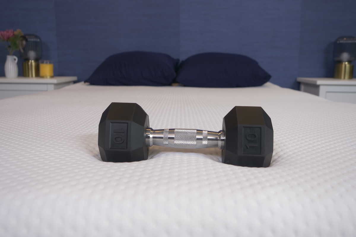 A 10-pound weight in the middle of the Emma Hybrid Comfort mattress in our testing facility